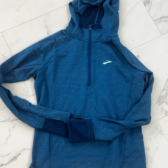 Brooks Women's NotchThermal Hoodie like new Bkue ash - Picture 9 of 10